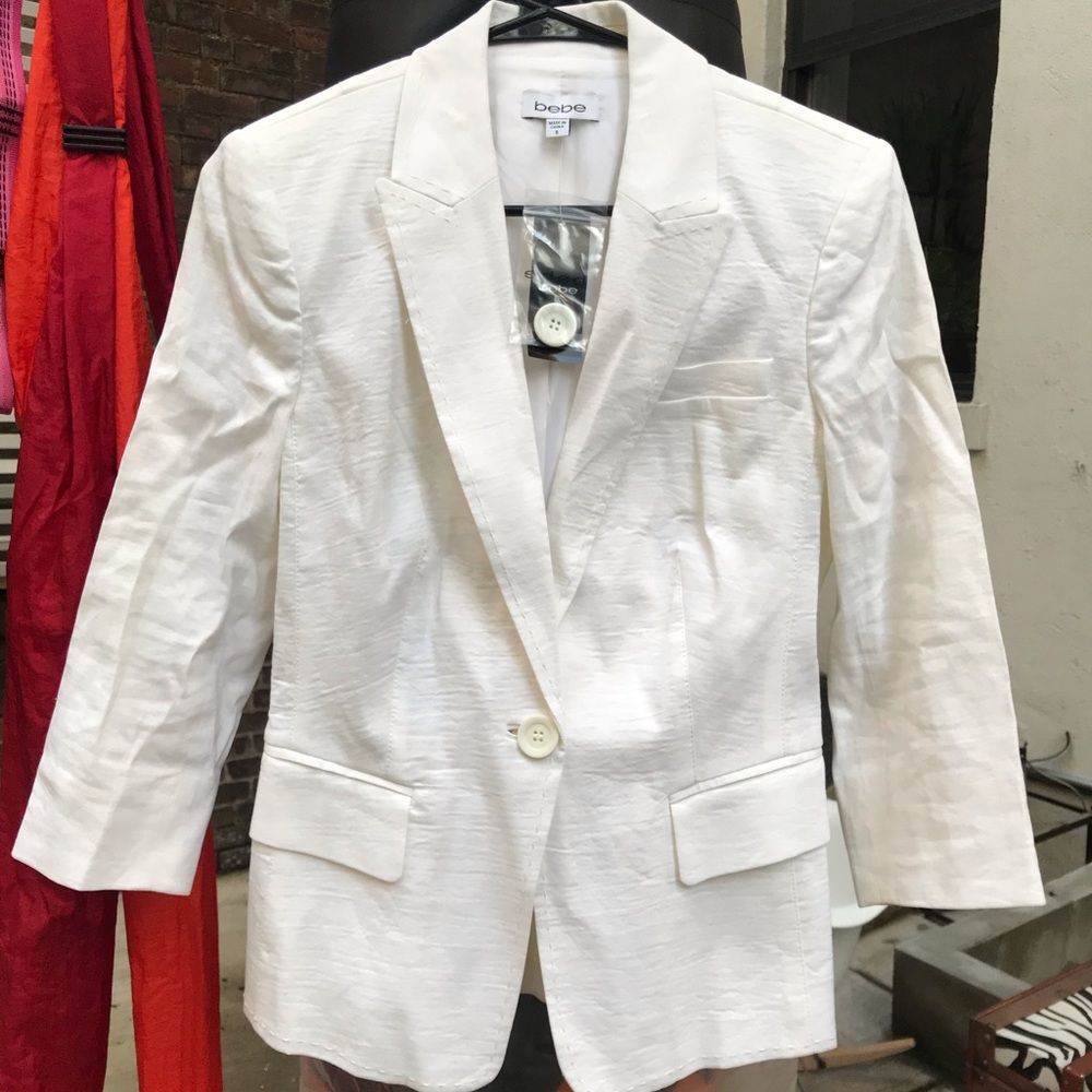Bebe off white blazer and shorts set size 6. NWT